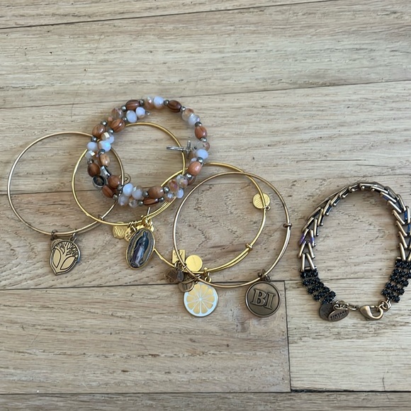 6 Alex and Ani gold bracelets - Picture 1 of 3
